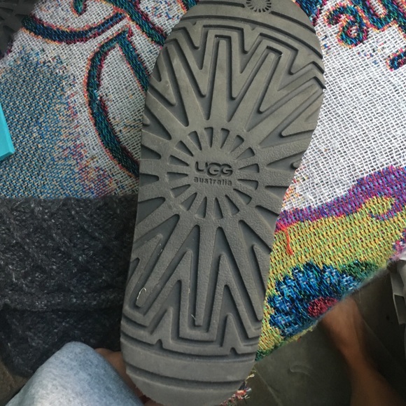 KNIT SWEATER UGGS - STILL FOR SALE - Picture 4 of 4